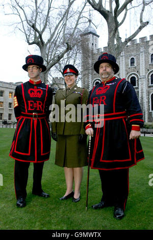 Première femme Beefeater dévoilé - Tour de Londres Banque D'Images