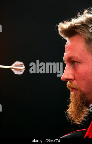 Fléchettes - Lakeside World Professional Darts Championship 2007 - Frimley Green. Simon Whitlock en action en Australie Banque D'Images