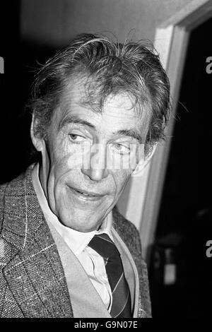L'acteur Peter O'Toole à la Galerie nationale du portrait à Londres avant l'ouverture d'une exposition pour marquer le centenaire de la naissance de T.E Lawrence en 1888. Banque D'Images
