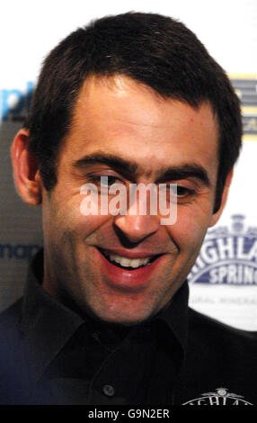 Ronnie O'Sullivan apprécie sa victoire rapprochée contre Ricky Walden lors des championnats de snooker britanniques de Maplin au York Barbican Center, York. Banque D'Images