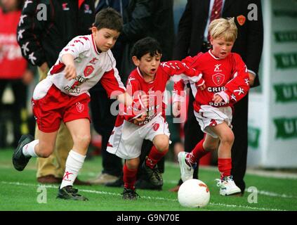 Une future star pour Pérouse Calcio, dont le stade a eu lieu l'international Italie contre Afrique du Sud, fait un tour dans l'aile Banque D'Images