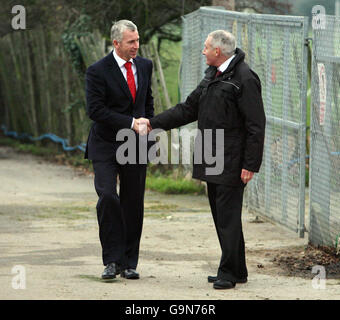 Soccer - Charlton Conférence de presse Athletic - terrain d'entraînement de Sparrow's Lane.New Charlton Athletic Manager Alan Pardew lors d'une conférence de presse au terrain d'entraînement de Sparrow's Lane, New Eltham. Banque D'Images