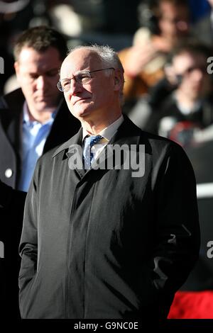 Soccer - FA Barclays Premiership - Liverpool / Chelsea - Anfield. Bruce Buck, président de Chelsea, dans les tribunes Banque D'Images