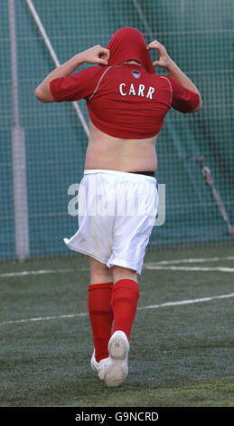 Alan Carr pendant le tournage du projet du vendredi soir à la Crystal Palace football Academy, dans le sud de Londres. Banque D'Images