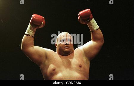 - Boxe WBF Quatre Super Heavyweight Championship - Eric "Butterbean" Esch v Shane Woollas Banque D'Images