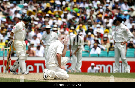 Andrew Flintooff, capitaine d'Angleterre, pendant la deuxième journée du cinquième match de test à la SCG à Sydney, en Australie. Banque D'Images