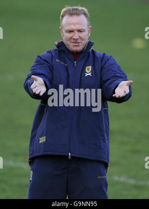 Alex McLeish, directeur de la Nouvelle-Écosse, lors d'une session d'entraînement à Hamilton Park, Girvan. Banque D'Images