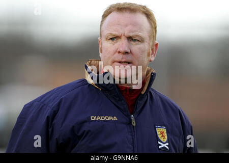 Alex McLeish, directeur de la Nouvelle-Écosse, lors d'une session d'entraînement à Hamilton Park, Girvan. Banque D'Images