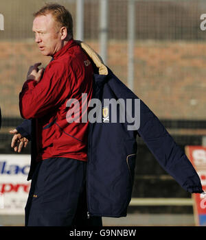 Alex McLeish, directeur de la Nouvelle-Écosse, lors d'une session d'entraînement à Hamilton Park, Girvan. Banque D'Images