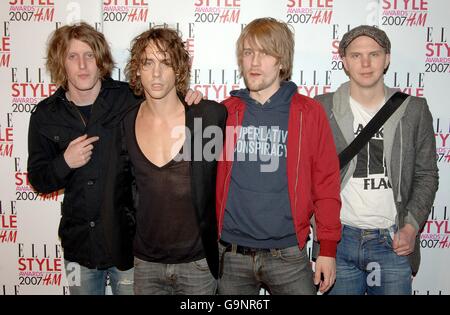 Razorlight arrive pour les elle style Awards 2007, la 10e cérémonie annuelle du magazine, au Roundhouse, dans le nord de Londres. Banque D'Images