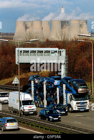 Autoroute M1 avec Radcliffe sur la station de puissance de Soar, dans le tinghamshire. APPUYEZ SUR ASSOCIATION photo. Jeudi 21 2007 février. Rui Vieira/PA Banque D'Images