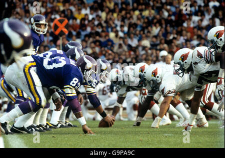 Action du match de l'American Bowl Exhibition au stade Wembley entre les Minnesota Vikings et les St. Louis Cardinals. Une foule d'environ 30,000 personnes se sont affrontées pour observer les deux équipes de la NFL en action Banque D'Images