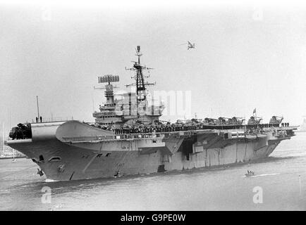 Guerre des Malouines - HMS Hermes Banque D'Images