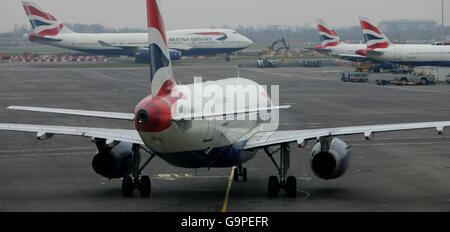 Photos de transport générique. Avion BA au terminal 1 de Heathrow. Banque D'Images