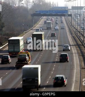 Photos de transport générique. La M25 près de Staines. Banque D'Images