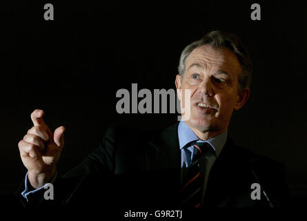 Le Premier ministre britannique Tony Blair s'adresse aux journalistes lors de sa conférence de presse mensuelle à No10 Downing Street, Londres. Banque D'Images