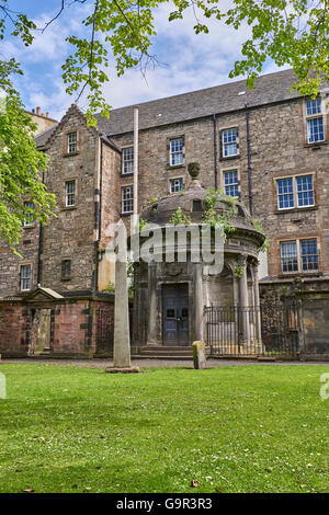 Greyfriars Kirkyard est le cimetière de Greyfriars Kirk à Édimbourg, en Écosse. Banque D'Images