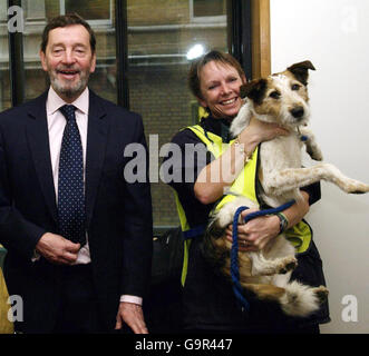 La Grande-Bretagne la charité promenade côtière, pour chiens d'aveugles et de la RNLI. Banque D'Images