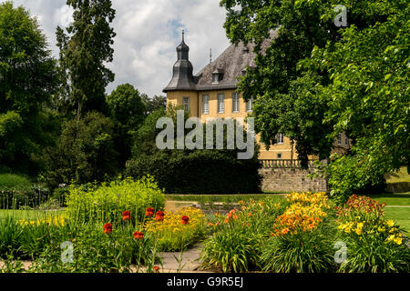 Jardins du château à douves Dyck, Jüchen, Nordrhein-Westfalen, Germany, Europe Banque D'Images