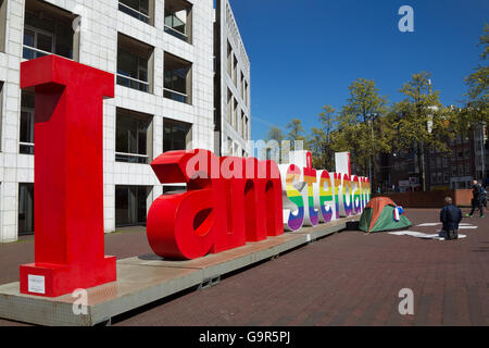 Écrit 'je' Amsterdam Amsterdam, le logo du tourisme au centre-ville d'Amsterdam, Pays-Bas au printemps. Banque D'Images