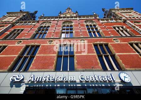 La gare centrale d'Amsterdam à Amsterdam, Hollande Banque D'Images