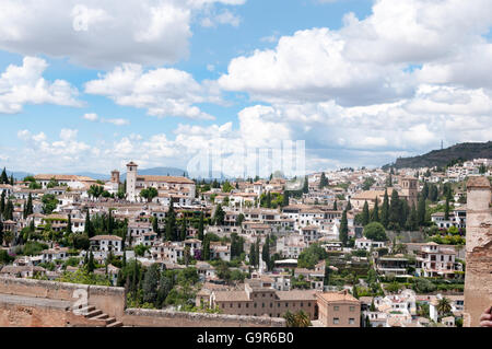 Vue de l'Alhambra vers Mirador San Nicolas Banque D'Images