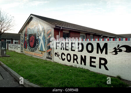 IRLANDE DU NORD, LES PROBLÈMES. « Freedom Corner » une fresque fidèle à Belfast Banque D'Images