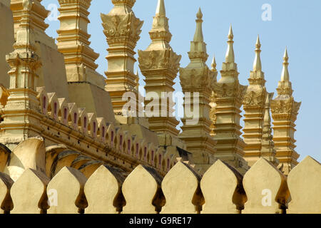 Stupa doré au Pha That Luang, Vientiane, Vientiane, Laos, Asie / Vientiane Banque D'Images