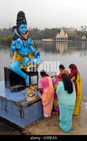 Statue de Shiva hindou, prières, au lac sacré de Grand Bassin, le sacrifice, l'Ile Maurice / festival hindou Maha Shivaratree Banque D'Images