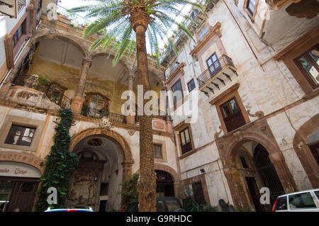 Cour intérieure, Palerme, Sicile, Italie Banque D'Images