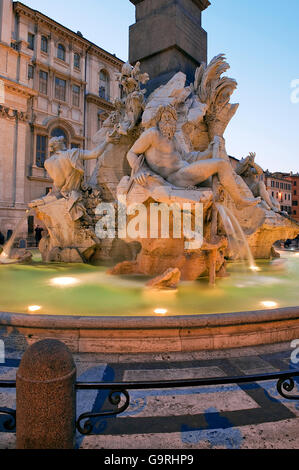 Fontana dei Quattro Fiumi, Fontaine des Quatre Fleuves, la Piazza Navona, Rome, Latium, Italie Banque D'Images