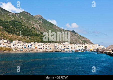 L'île de Marettimo, îles Égades, province de Trapani, Sicile, Italie, Europe, Méditerranée / Marettimo Banque D'Images