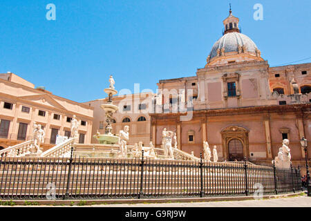 Église Santa Caterina et la Piazza Pretoria Piazza della vergogna, Palerme, Sicile, Italie, Europe / Palerme Banque D'Images