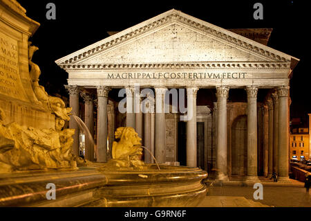 Le panthéon, ancien temple, église, vue de nuit, Rome, Latium, Italie Banque D'Images