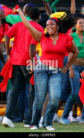 Les danseurs se produisent lors de la cérémonie d'ouverture de la coupe du monde de cricket 2007 de la CCI au stade polyvalent Trelawny, en Jamaïque. Banque D'Images