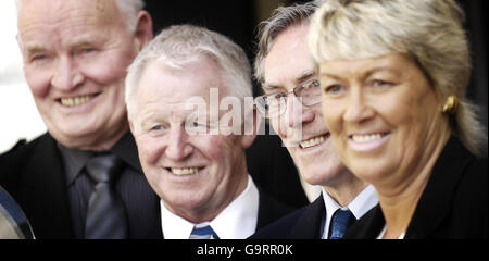 (De gauche à droite); Bill Anderson, athlète des jeux Highland; Willie Wood, joueur de boules;Lachie Stewart, coureur de 10,000 mètres, et Rose Reilly, footballeur féminin, au Musée national d'Écosse, où ils ont été intronisés au Scottish Sports Hall of Fame. Banque D'Images