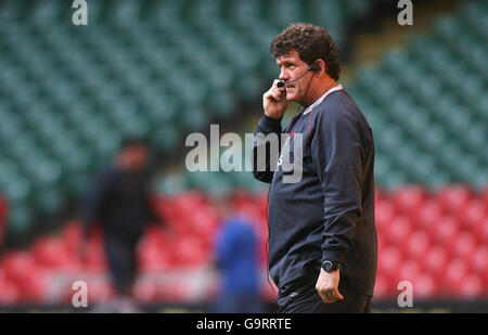 Rugby Union - RBS 6 Nations Championship 2007 - pays de Galles / Angleterre - Wales Training session - Millennium Stadium.Gareth Jenkins, entraîneur du pays de Galles, lors d'une séance d'entraînement au Millennium Stadium de Cardiff. Banque D'Images