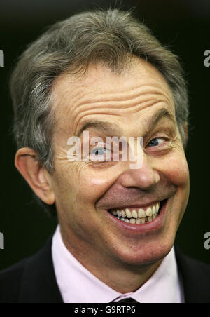 Tony Blair visites sports centre Banque D'Images