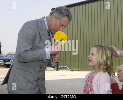 Le prince Charles rend visite à la distillerie de whisky anglais Banque D'Images