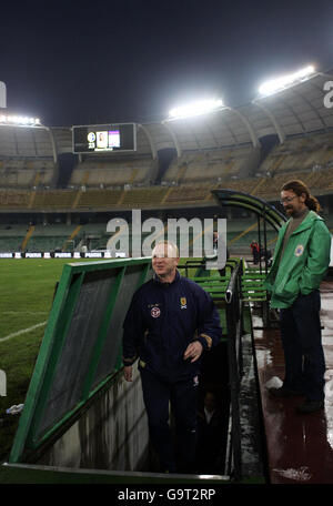 Football - session d'entraînement en Écosse - stade San Nicola.Alex McLeish, responsable écossais, au stade San Nicola, à Bari, en Italie. Banque D'Images