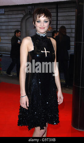 Marion Cotillard arrive pour la première de film britannique de la vie en Rose au Curzon Mayfair dans le centre de Londres. Banque D'Images