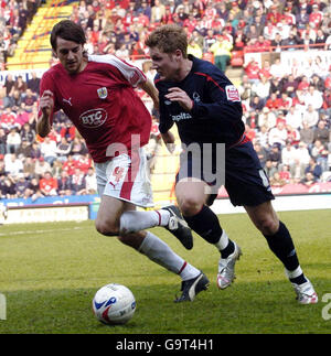 Football - Coca-Cola football League One - Bristol City / Nottingham Forest - Ashton Gate.Cole Skuse de Bristol City lutte avec les Kris Commons de Nottingham Forrest lors du match Coca-Cola League One à Ashton Gate, Bristol. Banque D'Images