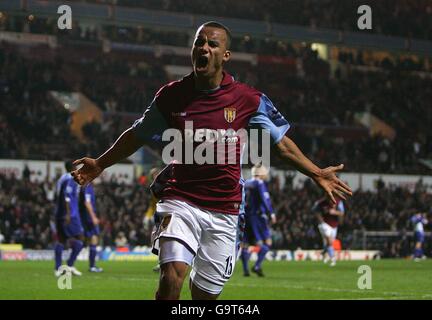 Football - FA Barclays Premiership - Aston Villa v Everton - Villa Park.Gabriel Agbonlahor de la Villa Aston célèbre son objectif Banque D'Images