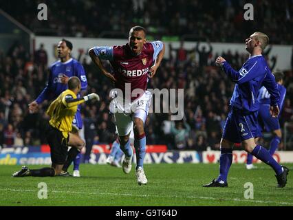 Football - FA Barclays Premiership - Aston Villa v Everton - Villa Park.Gabriel Agbonlahor de la Villa Aston célèbre son objectif Banque D'Images