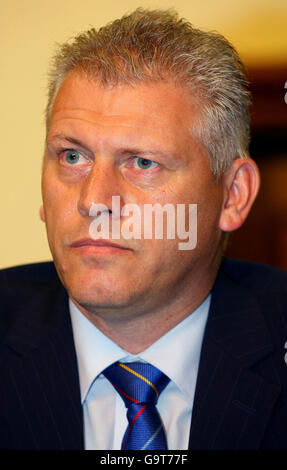 Mark Shields, chef adjoint de la police en Jamaïque, s'est exprimé lors d'une conférence de presse à l'hôtel Pakistan de l'équipe de cricket à Kingston, en Jamaïque. Banque D'Images