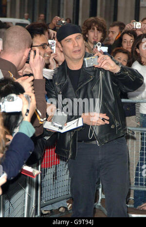 John Travolta arrive pour la première britannique de Wild Hogs au Odeon West End, dans le centre de Londres. Banque D'Images