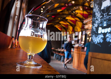 Le Duvelorium Grand Café Bière Historium à Bruges, Belgique. Usage éditorial uniquement. Banque D'Images