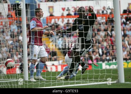 Emile Heskey de Wigan Athletic célèbre l'objectif d'ouverture Banque D'Images