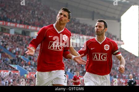 Football - FA Cup - semi-finale - Watford / Manchester United - Villa Park.Cristiano Ronaldo (à gauche) de Manchester United célèbre son but. Banque D'Images