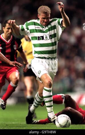 Football - amical - Celtic v Fulham. Johan Mjallby du Celtic en action contre Fulham Banque D'Images